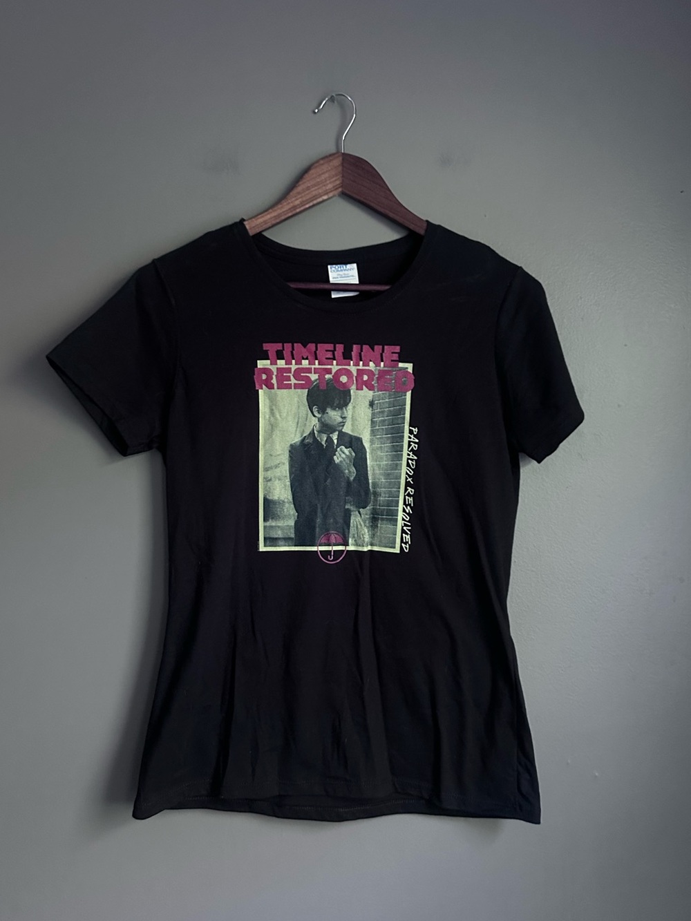 Umbrella Academy Five Short Sleeve Women’s Tee Size Small